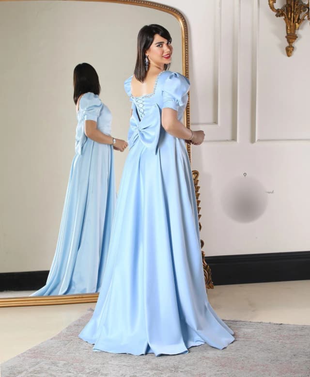 لباس مجلسی جنس ساتن امریکایی نگین دوری شده پاپیون پشت کار قابل جدا شدنه و بدون پاپیون هم میشه استفاده کرد