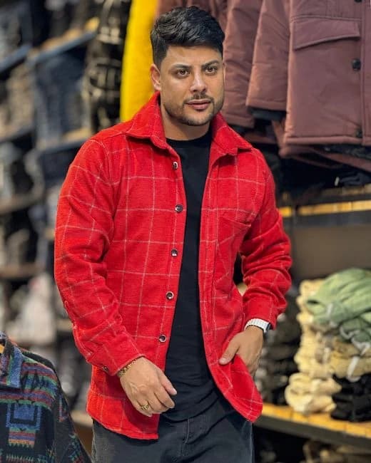 پیراهن‌ پشمی قرمز