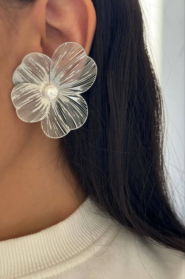 گوشواره گل حصیری