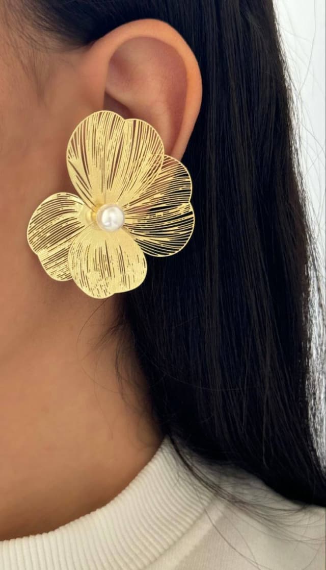 گوشواره گل حصیری طلایی